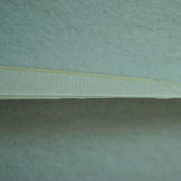 魔術貼背膠水 多功能條形粘扣的創(chuàng)新應用與紡織品原料銷售前景